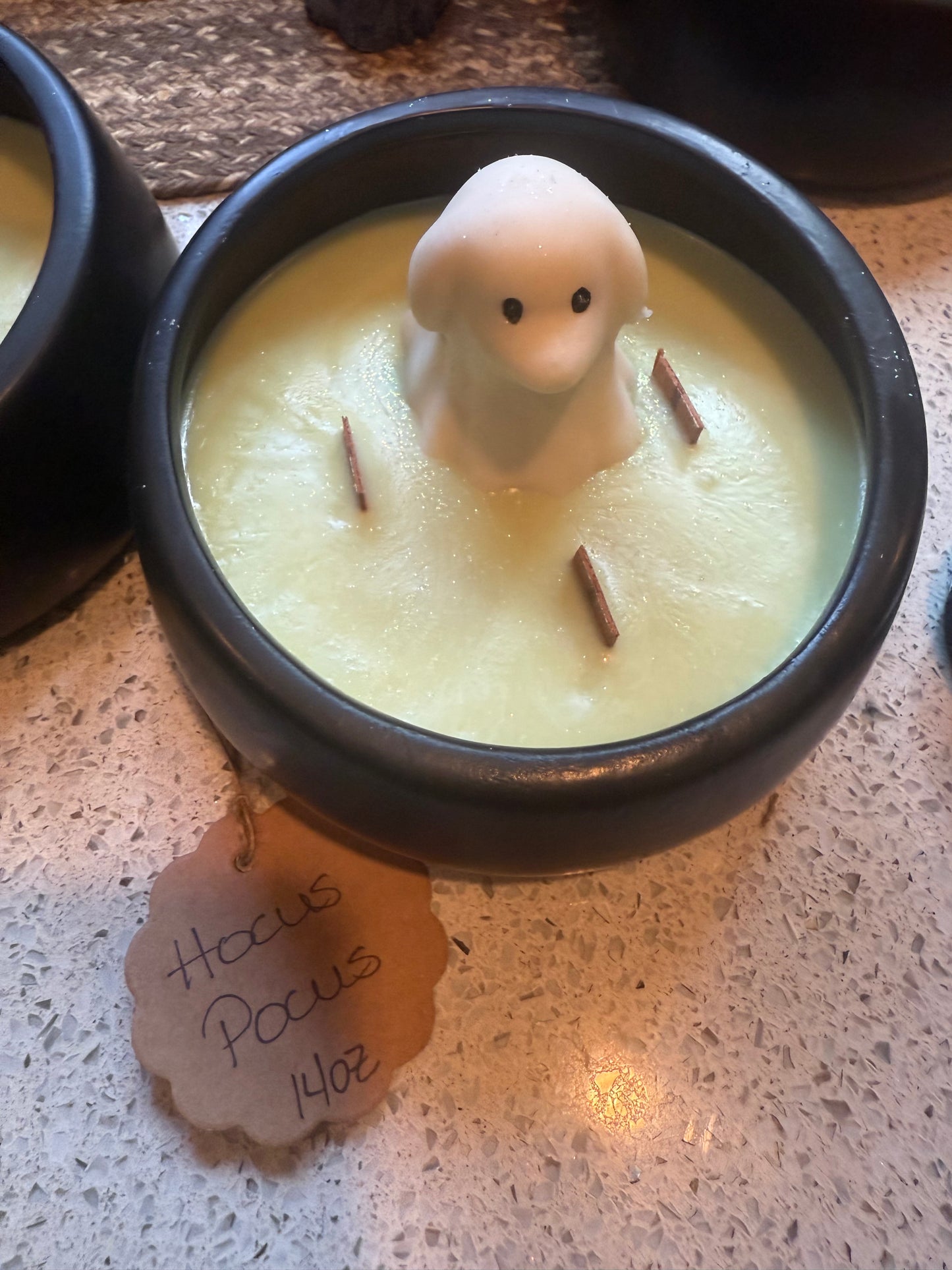 25-1096 Hocus Pocus 14oz Black Candle (dog)