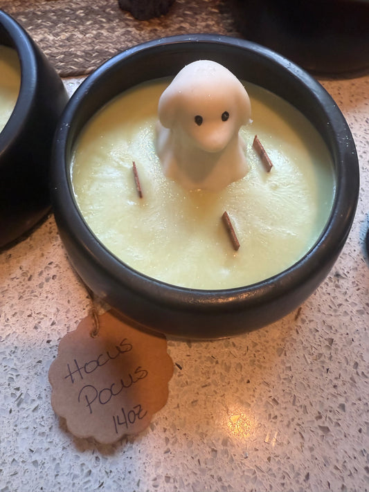 25-1096 Hocus Pocus 14oz Black Candle (dog)