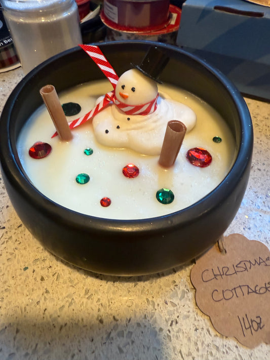 Christmas Cottage 14oz Black Candle