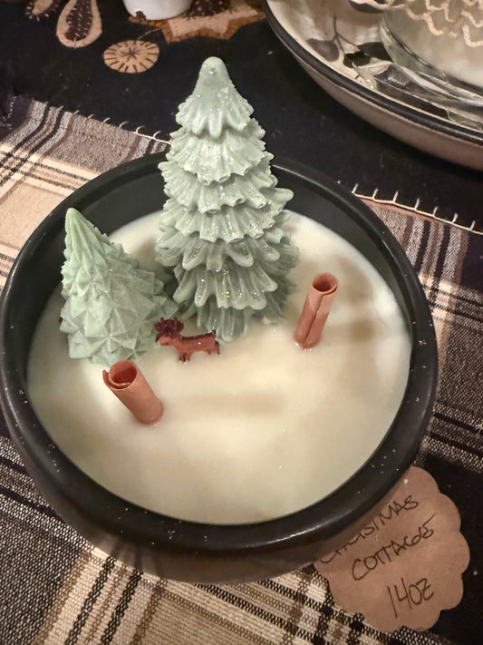 Christmas Cottage 14oz Black Candle