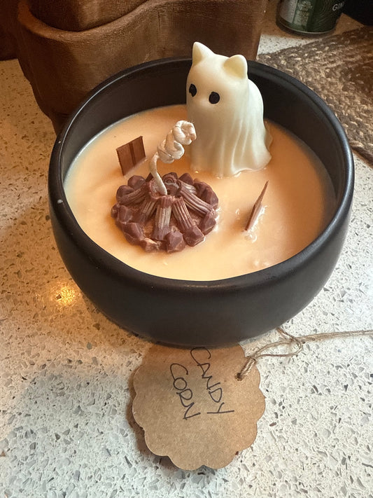 Candy Corn 14oz Black Candle (Ghost cat)