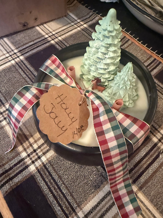 Holly Jolly 16oz Black Candle